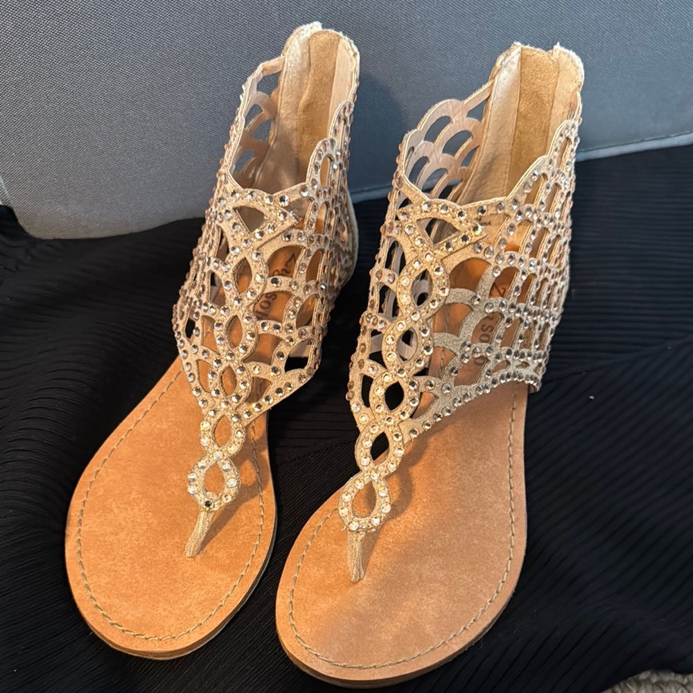 Zigi Soho Tan Sandals with Intricate Design